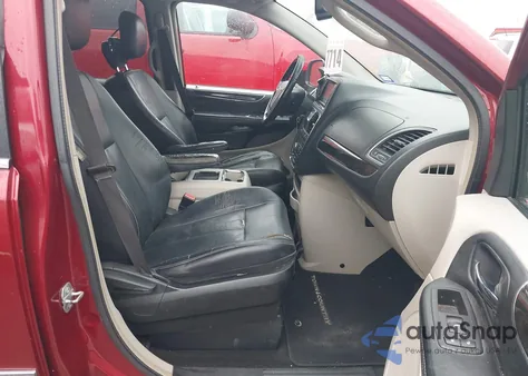 2015 Chrysler Town & Country Touring z USA, uszkodzony, nr VIN 2C4RC1BG9FR534384